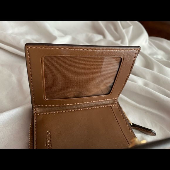 Coach Wallet - Picture 4 of 8